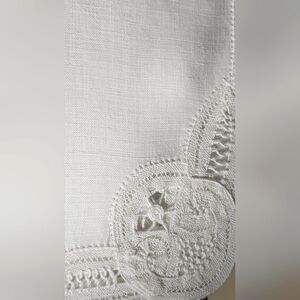 4 WHITE COTTON BATTENBURG LACE ACCENTED NAPKINS